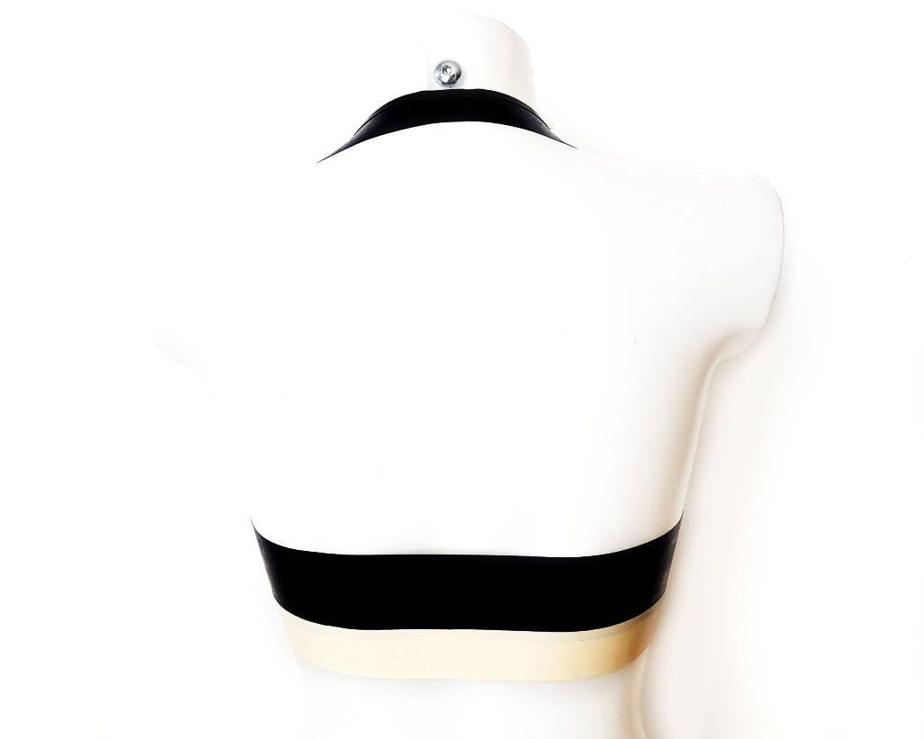 Haut dos nu en latex