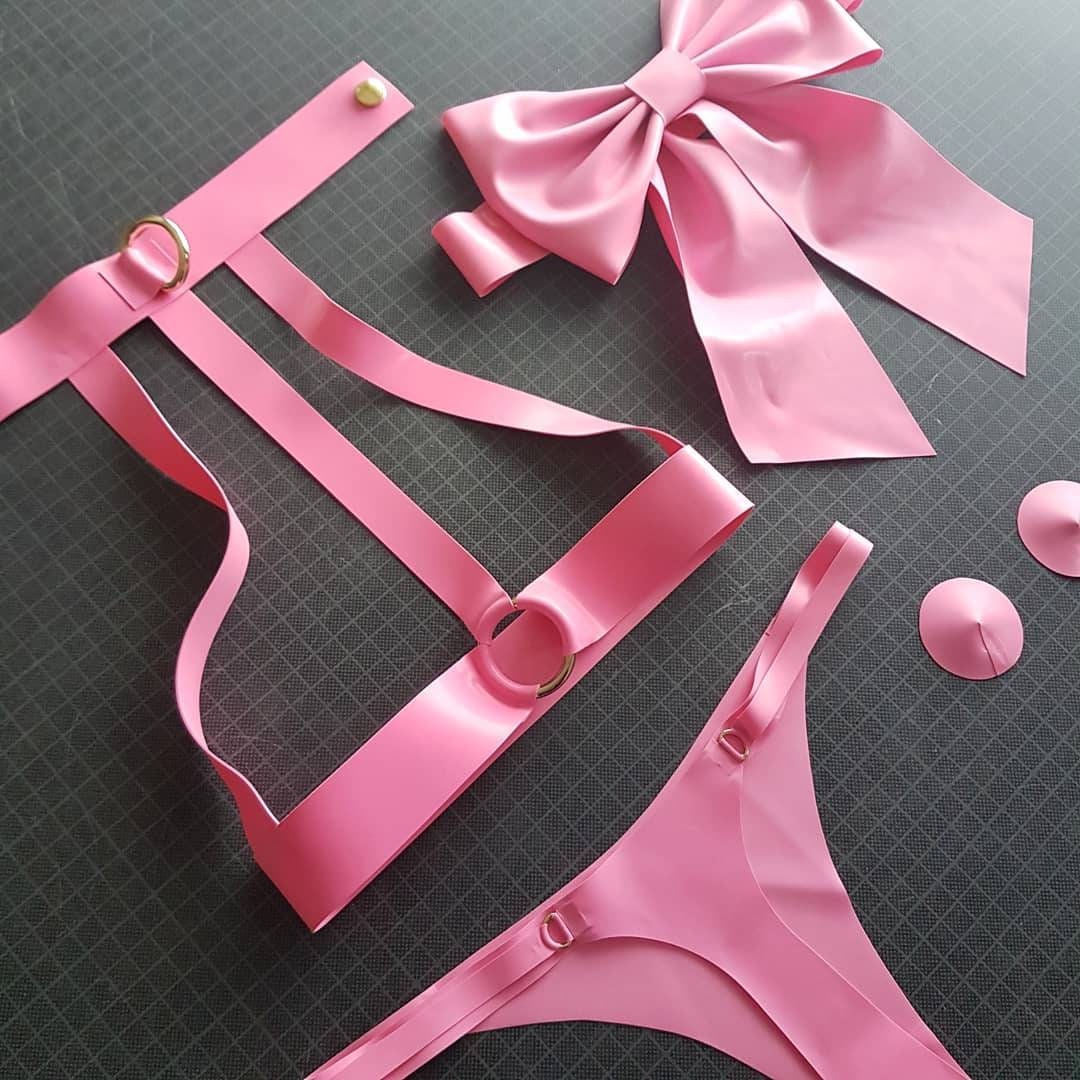 Heavy latex harness with rings (silver, gold or rainbow hardware) - Lottielatex