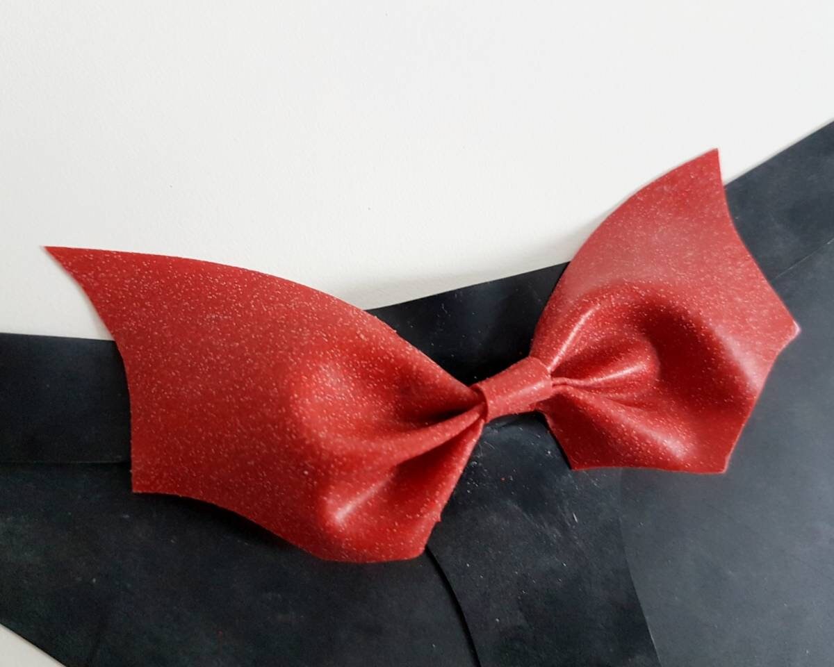 Latex thong with bat bow - Lottielatex