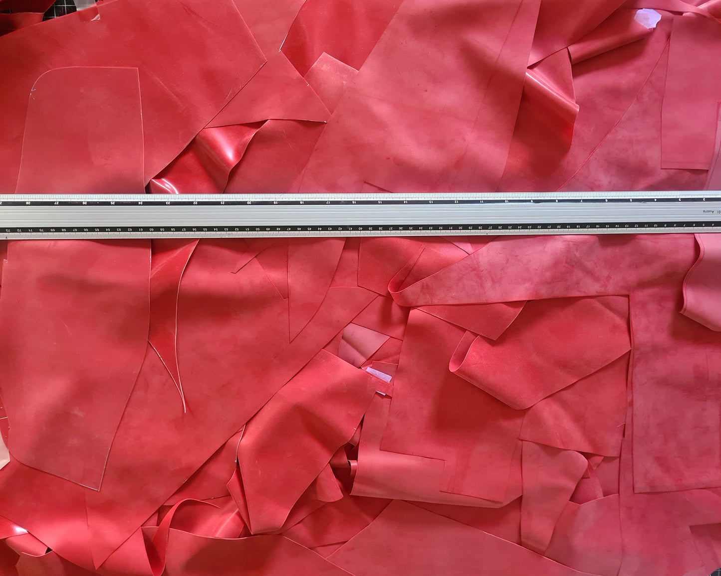 Latex scrap box 1kg  (EU shipping only)