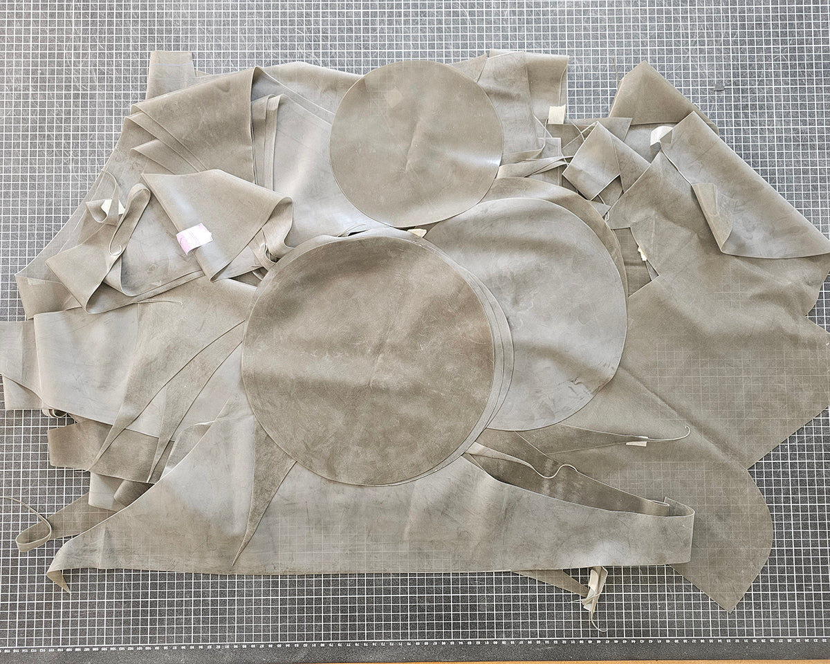 Latex scrap box 1kg (EU shipping only)