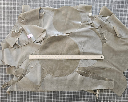 Latex scrap box 1kg (EU shipping only)