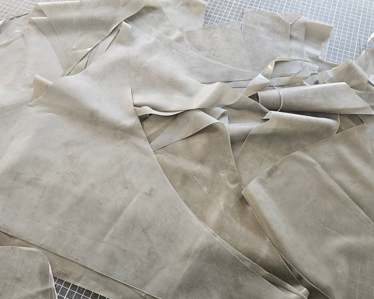 Latex scrap box 1kg (EU shipping only)