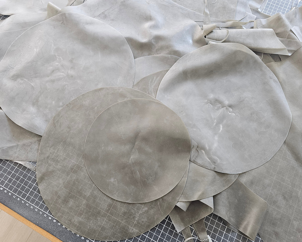 Latex scrap box 1kg (EU shipping only)