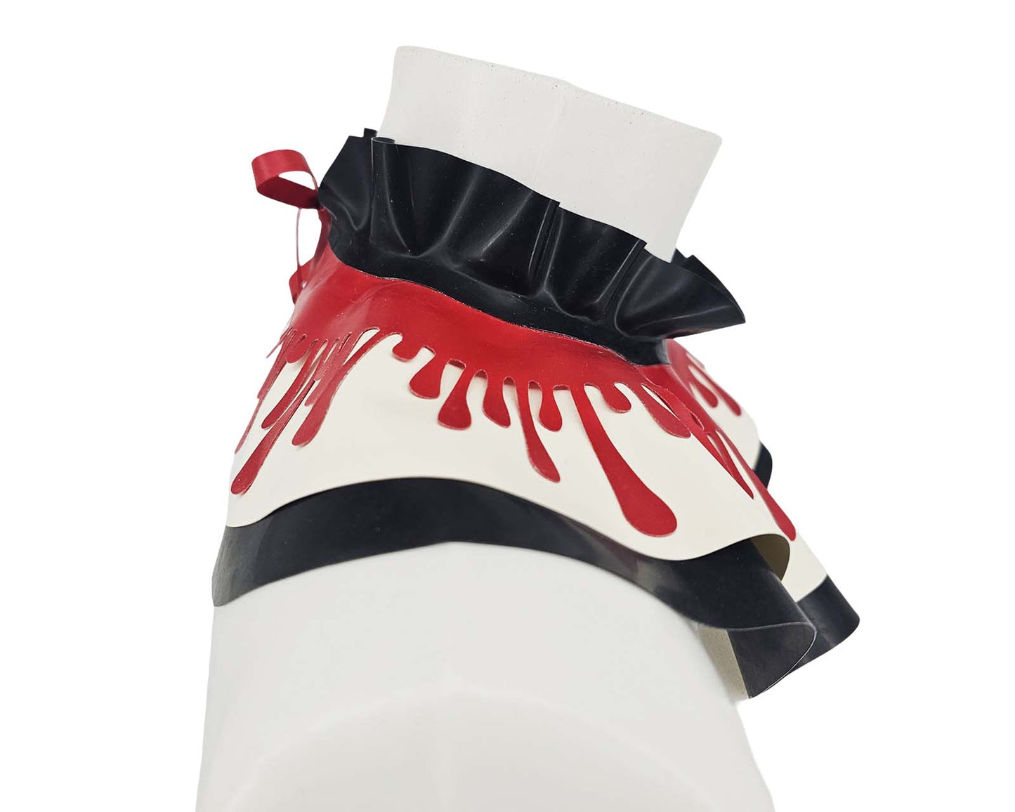 Tour de cou en dentelle et latex