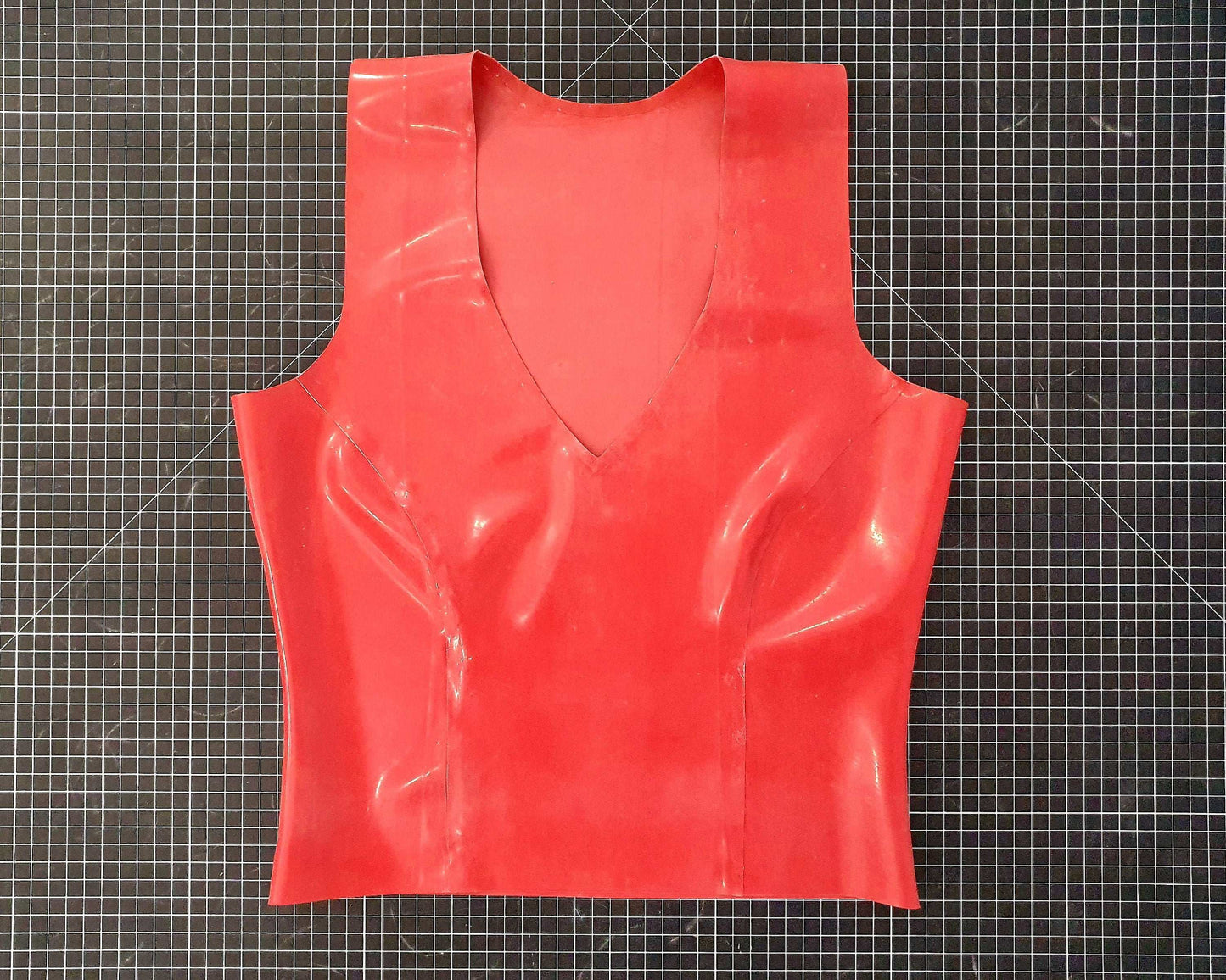 Latex v-neck long top red lottielatex
